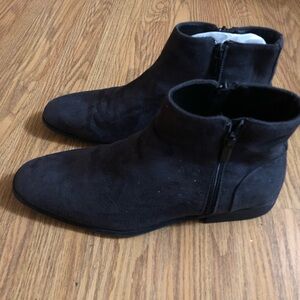 Laredo Womens Black Pointed Boots Mid Top Zip Up Size 9.5